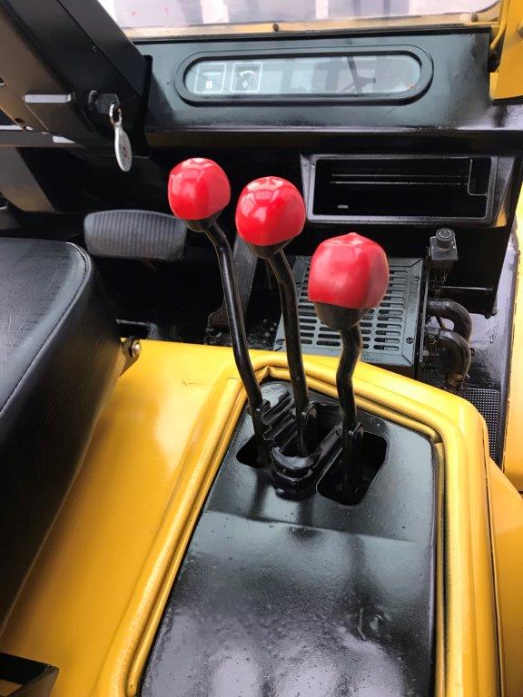 Yellow yale forklift with side shifter for sale